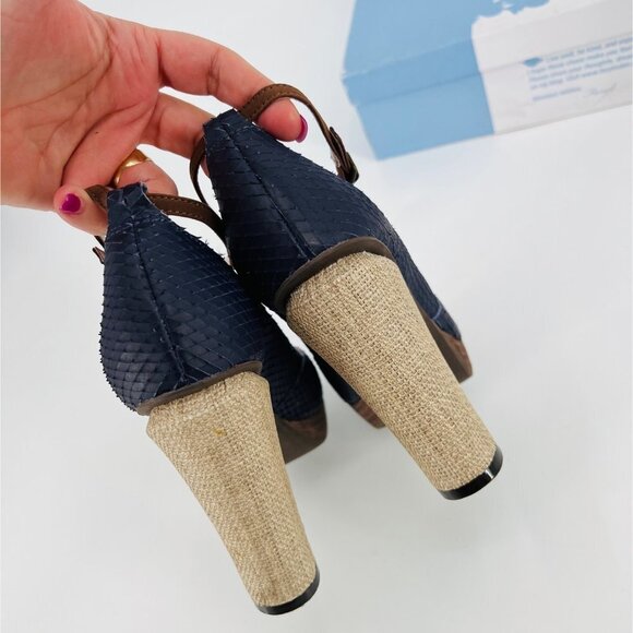 Faryl Robin Anthropologie Lois Navy Dragon Scale‎ T-Strap Heels Size 7.5 - Picture 5 of 9